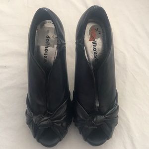 Black peep toe pumps